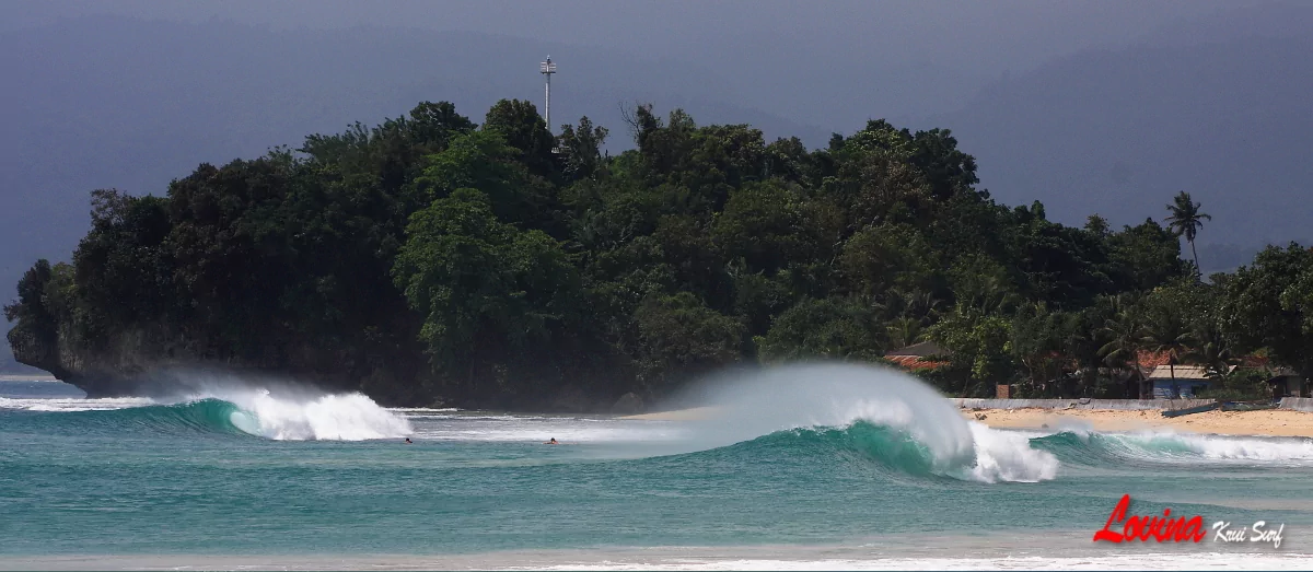 Krui Right surf break Pesisir Barat, Lampung, Sumatra